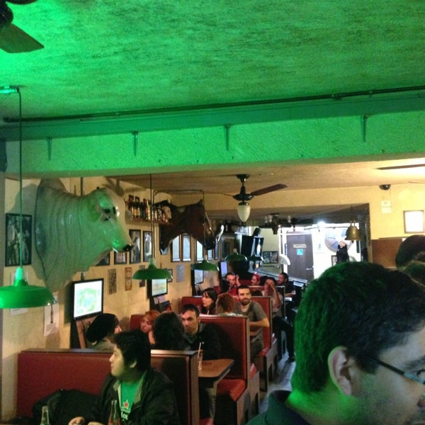 Foto tirada no(a) Saloon Pub &amp; Pinball por Eduardo em 3/31/2013