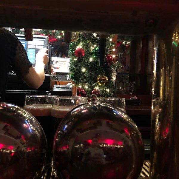 12/13/2018 tarihinde Nick C.ziyaretçi tarafından Playwright Irish Pub'de çekilen fotoğraf