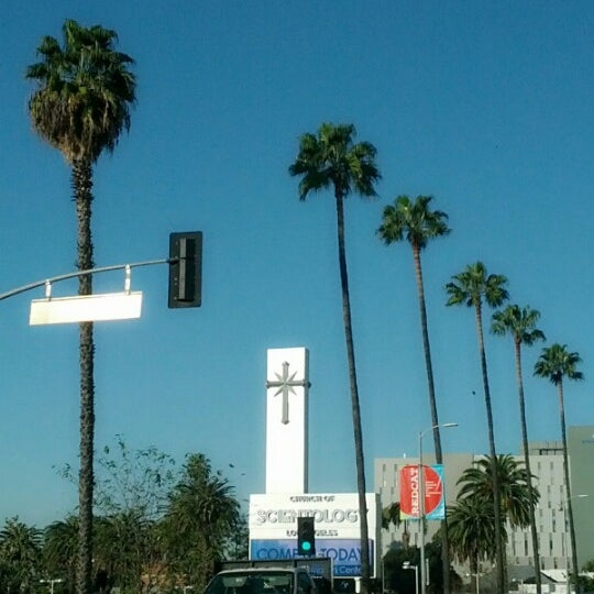 Foto tirada no(a) Church Of Scientology Los Angeles por Hanny H. em 2/4/2013