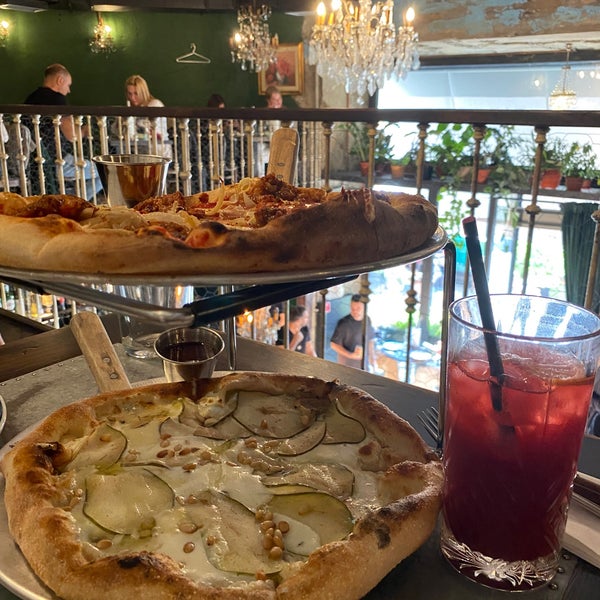 Foto diambil di Mimosa Brooklyn Pizza oleh Анастасія Д. pada 9/4/2021