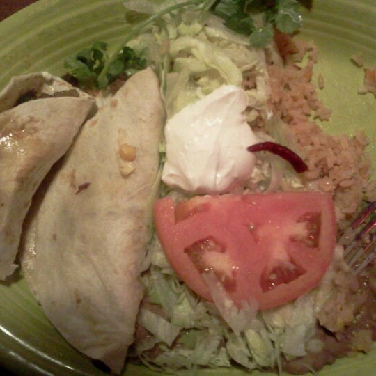 Das Foto wurde bei La Parrilla Mexican Restaurant von Caleb B. am 10/26/2012 aufgenommen