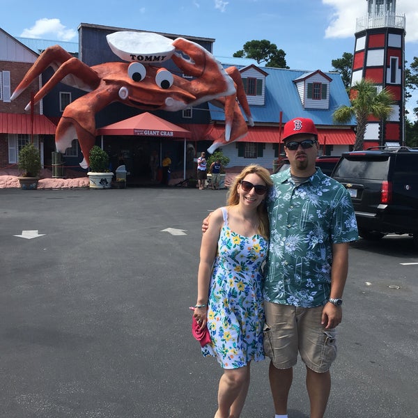 Photo taken at Giant Crab Seafood Restaurant by Aurelia on 7/2/2017