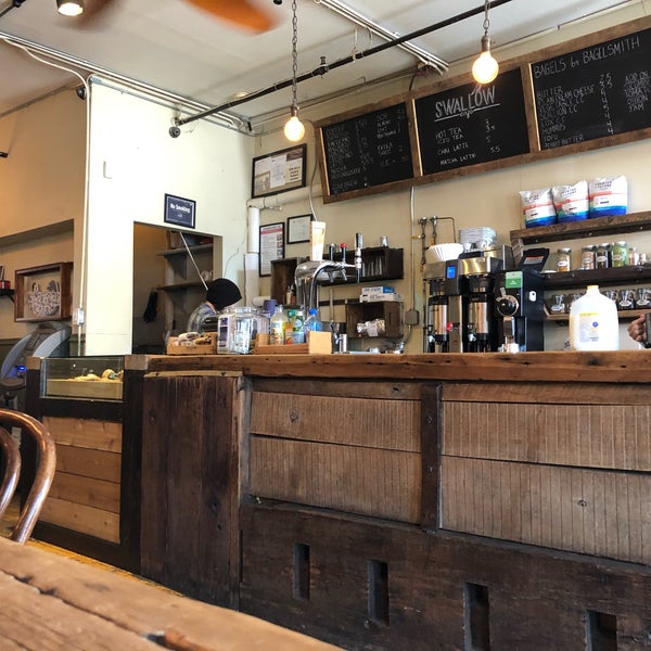 10/4/2019 tarihinde Kindall H.ziyaretçi tarafından Swallow Café'de çekilen fotoğraf