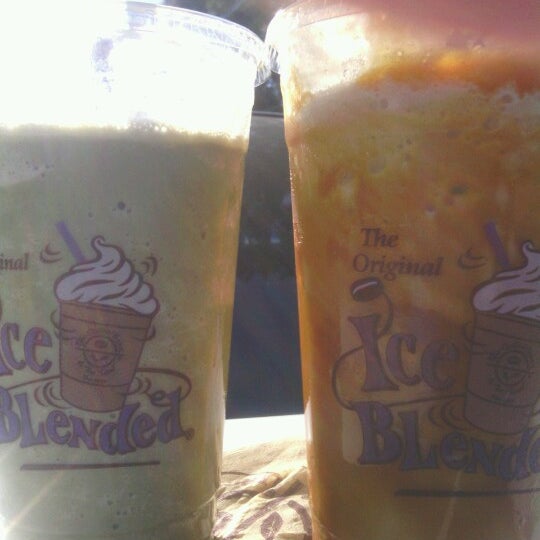 Photo taken at The Coffee Bean &amp; Tea Leaf by Jena K. on 9/13/2012