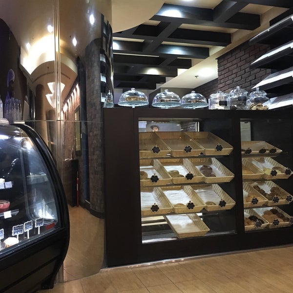 Снимок сделан в Bread and Bagels пользователем Houweida T. 2/24/2016