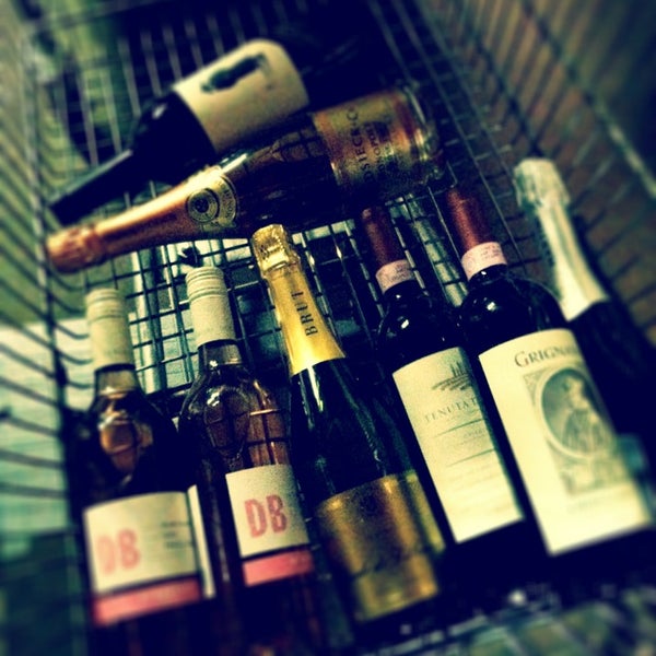 2/23/2013 tarihinde leesseungziyaretçi tarafından Schaefer&#39;s Wines, Foods &amp; Spirits'de çekilen fotoğraf