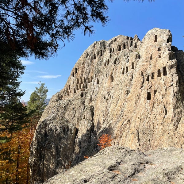 Крепость багаберд. Скаль. Скалите. Скален. Скаль.