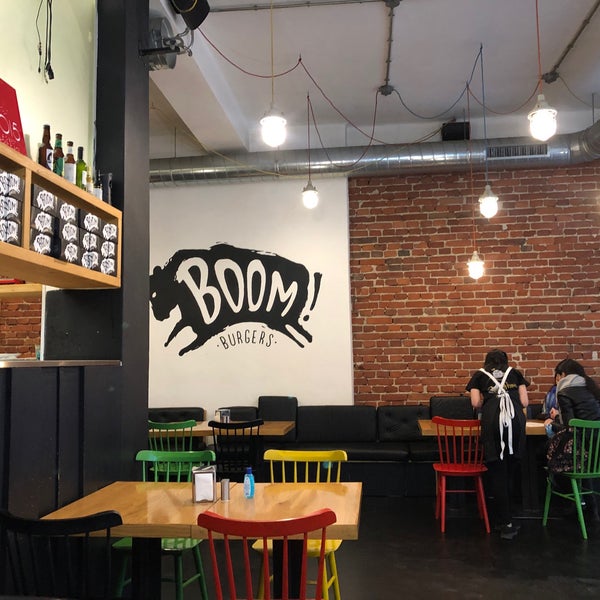 Foto diambil di Boom! Burgers oleh Jana T. pada 6/1/2020