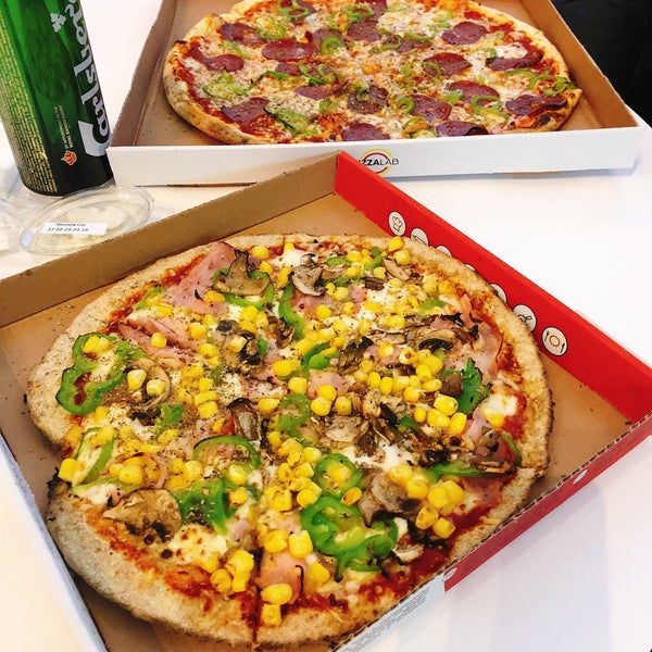 Мини пицца. Пицца лаб. Пицца лаб. Пицца с московским салатом. Pizza lab.