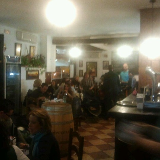 Das Foto wurde bei La Esencia - Vinos y Tapas von Juan Manuel P. am 11/16/2012 aufgenommen