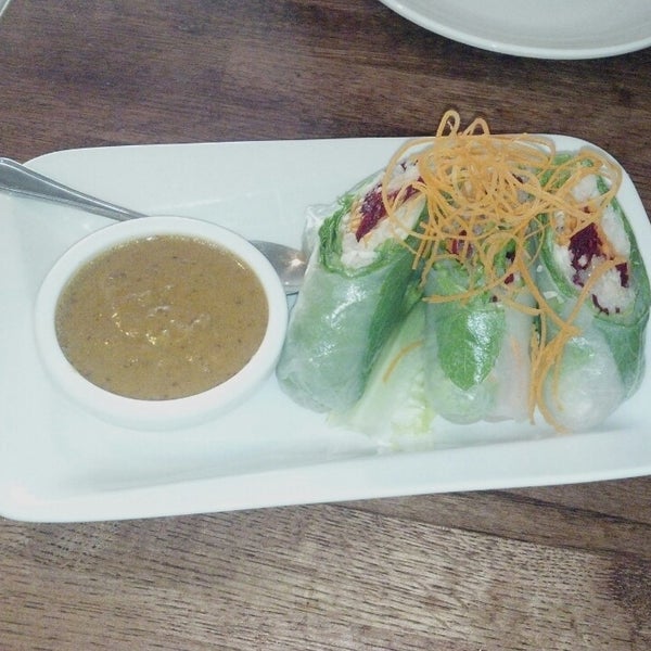 Foto diambil di Jasmine Blossom Thai Cuisine oleh Tina C. pada 4/15/2013