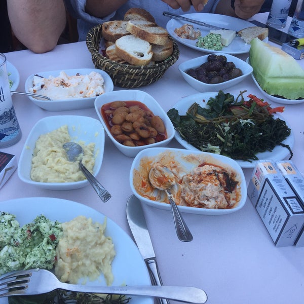 Foto tirada no(a) Çardak Restaurant por Esra em 9/2/2017