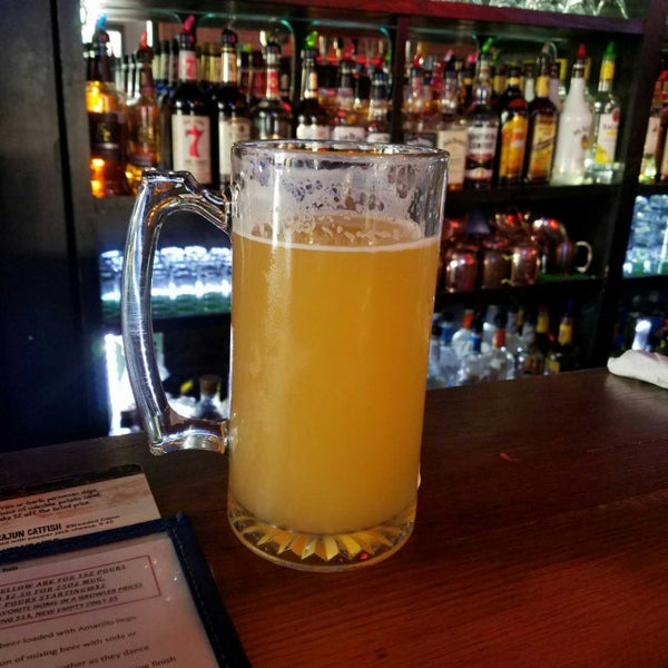 Photo taken at Sippi&#39;s American Grill &amp; Craft Beer by KC M. on 8/8/2017
