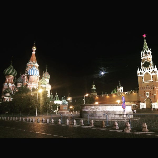 Foto diambil di Restaurant &quot;Red Square, 1&quot; oleh Aleksandra pada 7/29/2015