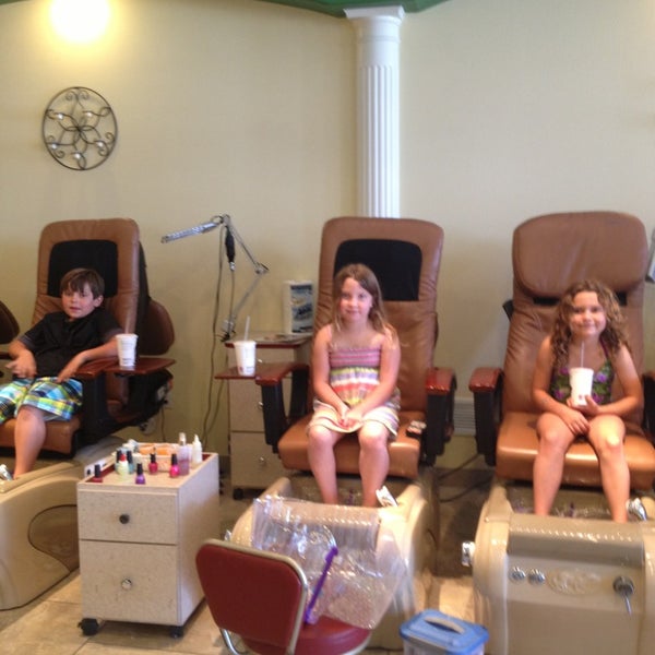 Pretty Nails & Spa Nail Salon in Goodyear