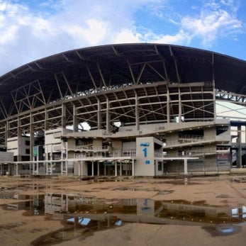 Photo taken at Estadio Olímpico Gral. José Antonio Anzoátegui by Joseph S. on 10/15/2012