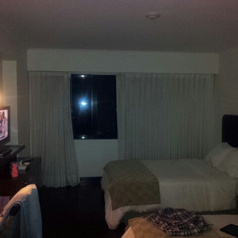 Das Foto wurde bei Ros Tower - Hotel, Spa &amp; Convention Center von Dalmanerea M. am 2/21/2013 aufgenommen