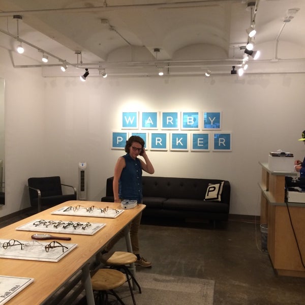 Foto diambil di Warby Parker New York City HQ and Showroom oleh IrmaZandl Z. pada 9/8/2014