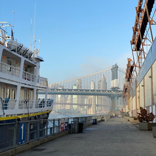 Foto tirada no(a) Pier 36 por IrmaZandl Z. em 11/4/2022
