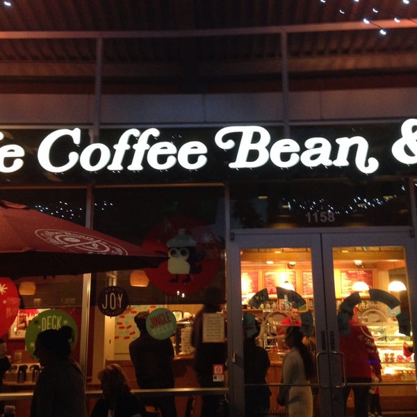 Снимок сделан в The Coffee Bean &amp; Tea Leaf пользователем Héctor R. 12/26/2013