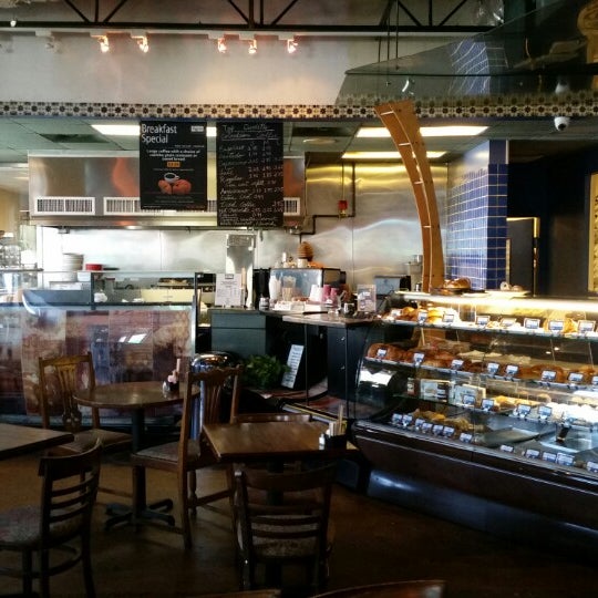 4/18/2014 tarihinde Kevin M.ziyaretçi tarafından Zaguán Latin Bakery &amp; Cafe'de çekilen fotoğraf