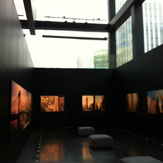 Foto diambil di Roca Barcelona Gallery oleh Carles pada 10/30/2012