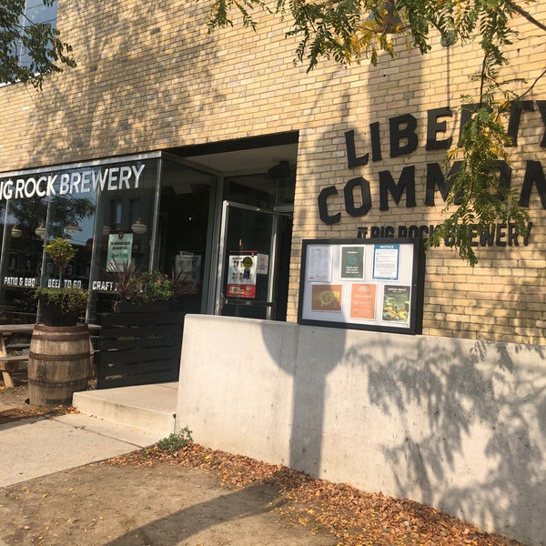 Photo taken at Liberty Commons at Big Rock Brewery by Darcy on 10/6/2020