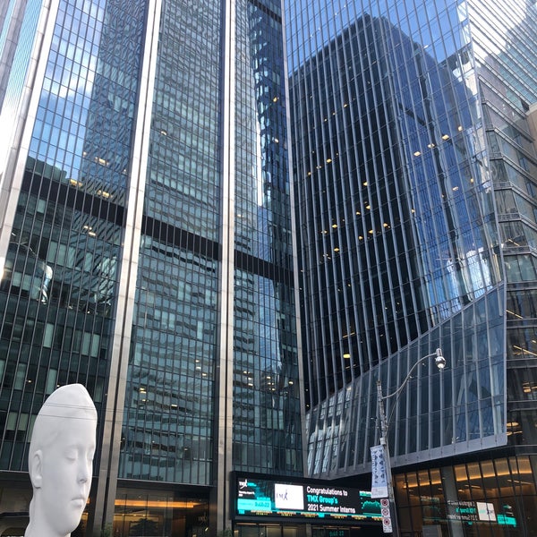 Das Foto wurde bei Toronto Financial District von Darcy am 8/19/2021 aufgenommen