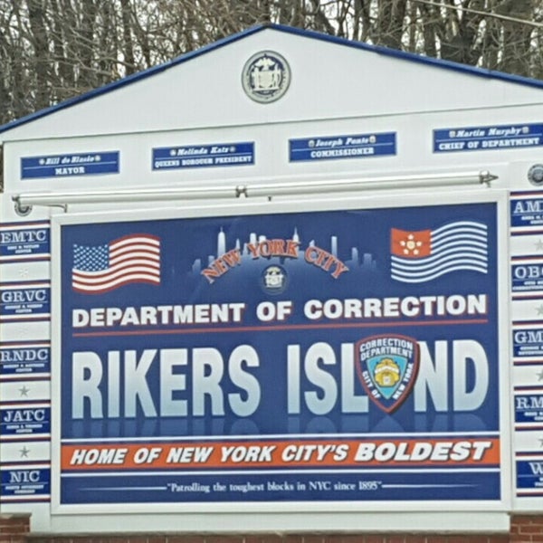 รูปภาพถ่ายที่ Rikers Island Correctional Facility โดย Darcy เมื่อ 4/9/2016
