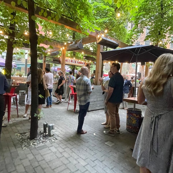 Photo taken at CRAFT Beer Market Toronto by Darcy on 7/20/2022