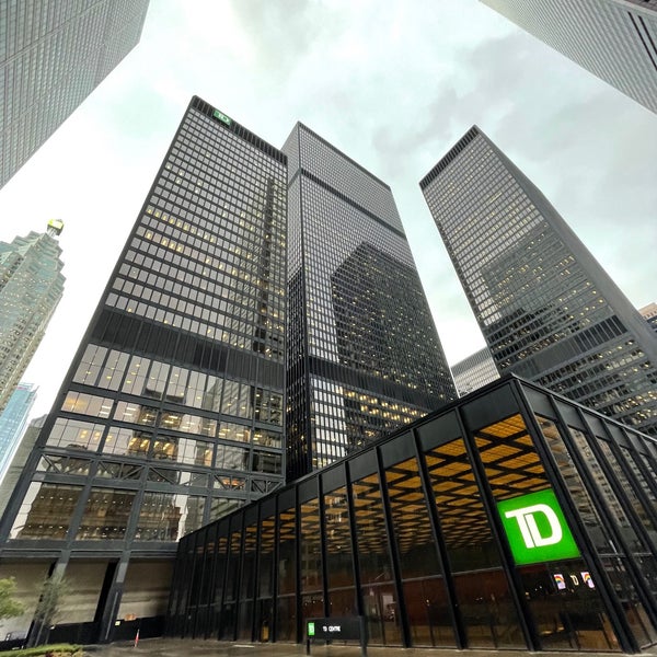 Foto tirada no(a) Toronto Financial District por Darcy em 10/14/2022