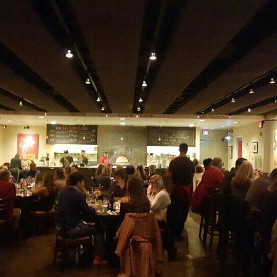 Photo taken at Rosso Pizzeria and Wine Bar by Darcy on 11/15/2015