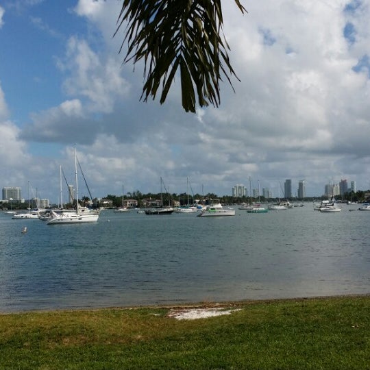 Photo prise au Miami Yacht Club par ILI S. le11/1/2013