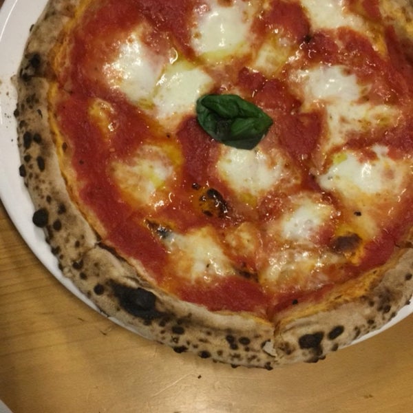 Das Foto wurde bei Pizza Fabbrica von Quinn A. am 4/25/2017 aufgenommen