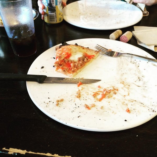 Foto diambil di Pizza CS oleh Carlos P. pada 8/16/2015