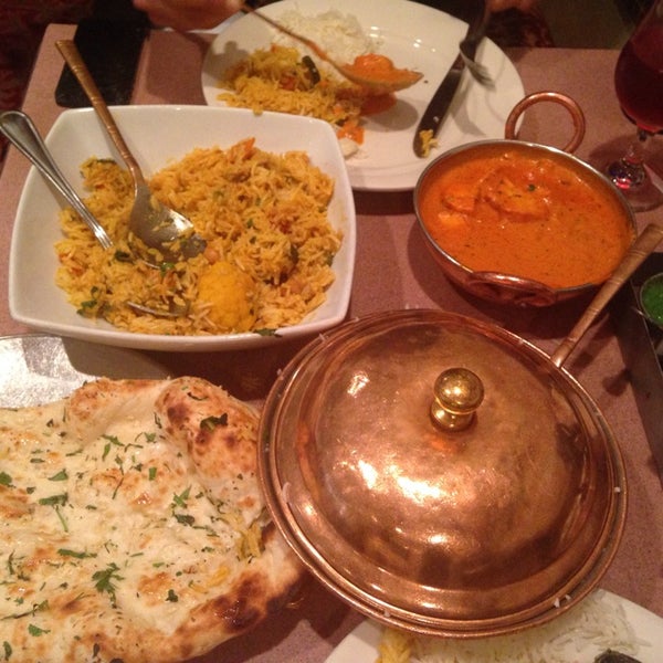 Foto diambil di Kashmir Indian Restaurant oleh H B. pada 10/31/2013