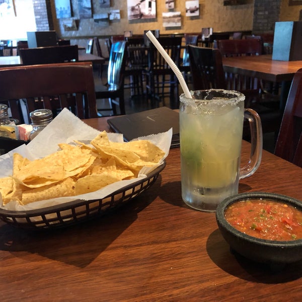 Foto tomada en La Familia Mexican Restaurant  por Frank R. el 4/12/2019