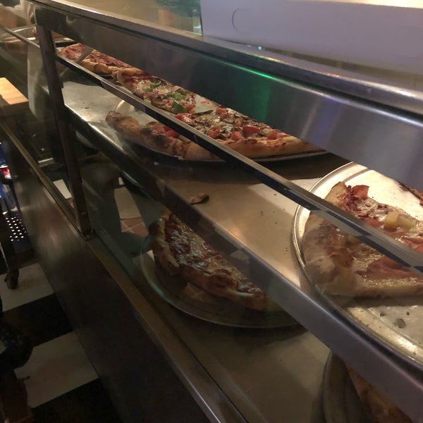 รูปภาพถ่ายที่ Marcello&#39;s Pizza โดย Frank R. เมื่อ 12/3/2018