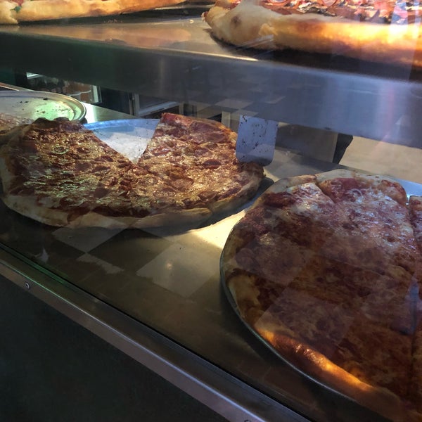 รูปภาพถ่ายที่ Marcello&#39;s Pizza โดย Frank R. เมื่อ 8/3/2019