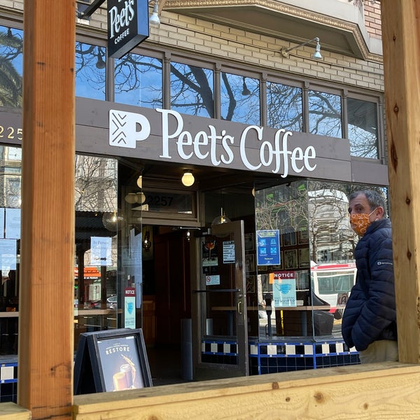 Foto tirada no(a) Peet&#39;s Coffee &amp; Tea por Frank R. em 1/30/2021