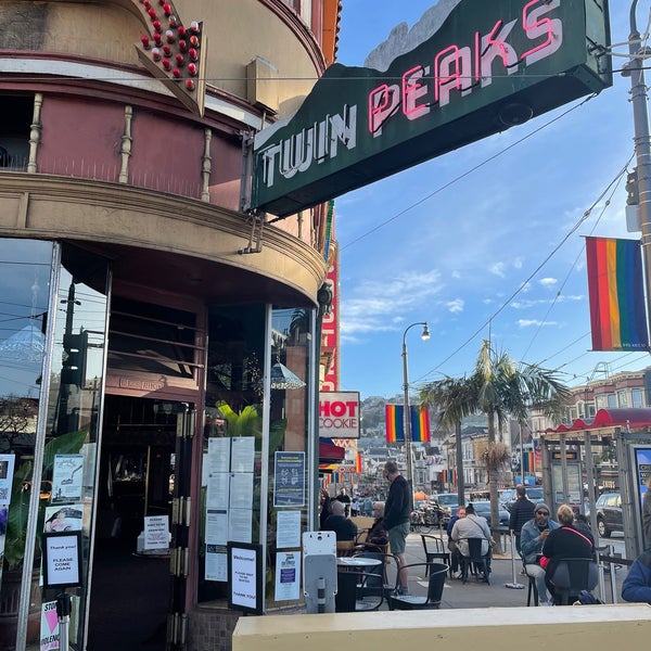 Foto scattata a Twin Peaks Tavern da Frank R. il 2/14/2021