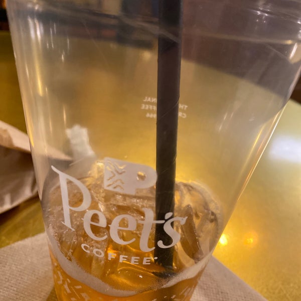 Снимок сделан в Peet&#39;s Coffee &amp; Tea пользователем Frank R. 2/10/2020