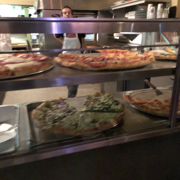 รูปภาพถ่ายที่ Marcello&#39;s Pizza โดย Frank R. เมื่อ 12/1/2018