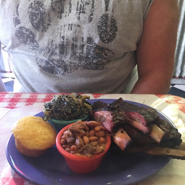 Photo taken at Memphis Minnie&#39;s BBQ by Frank R. on 9/25/2016
