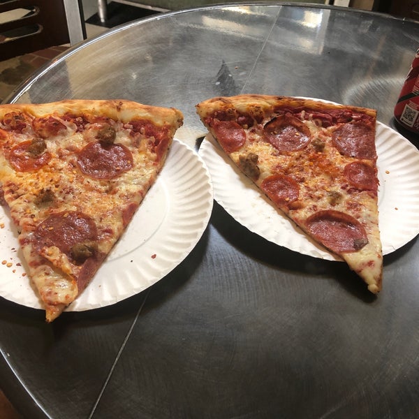 Das Foto wurde bei Marcello&#39;s Pizza von Frank R. am 11/7/2018 aufgenommen