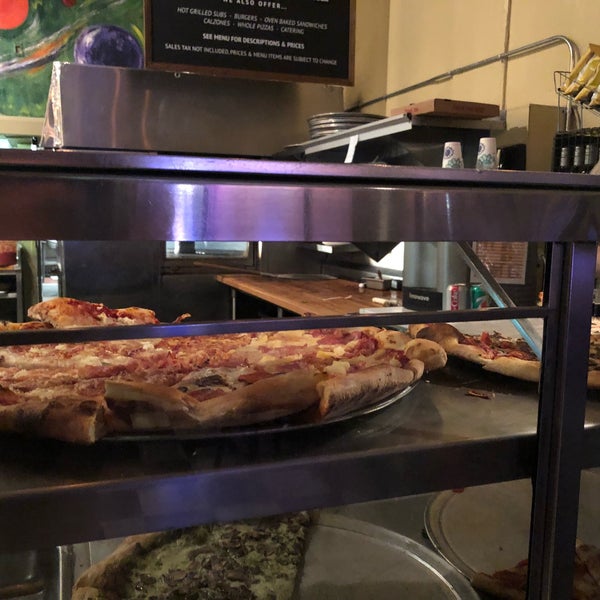 Das Foto wurde bei Marcello&#39;s Pizza von Frank R. am 10/29/2018 aufgenommen