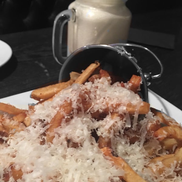 Peach Milkshake Truffle Fries......... OH My!!! They have great vegetarian options and even some good vegan options.