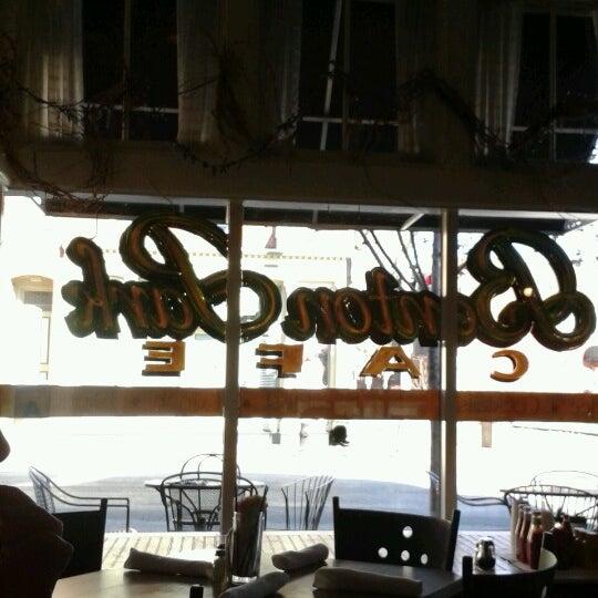 11/13/2012にRandi B.がBenton Park Cafe &amp; Coffee Barで撮った写真