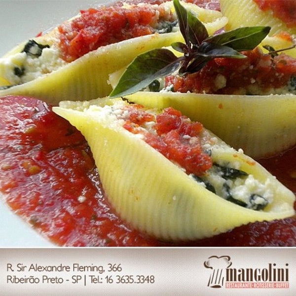 Foto diambil di Restaurante Mangolini oleh Mangolini R. pada 10/29/2012