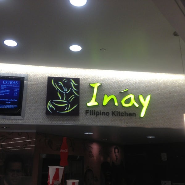 รูปภาพถ่ายที่ Inay Filipino Kitchen โดย T-Bone C. เมื่อ 6/13/2013